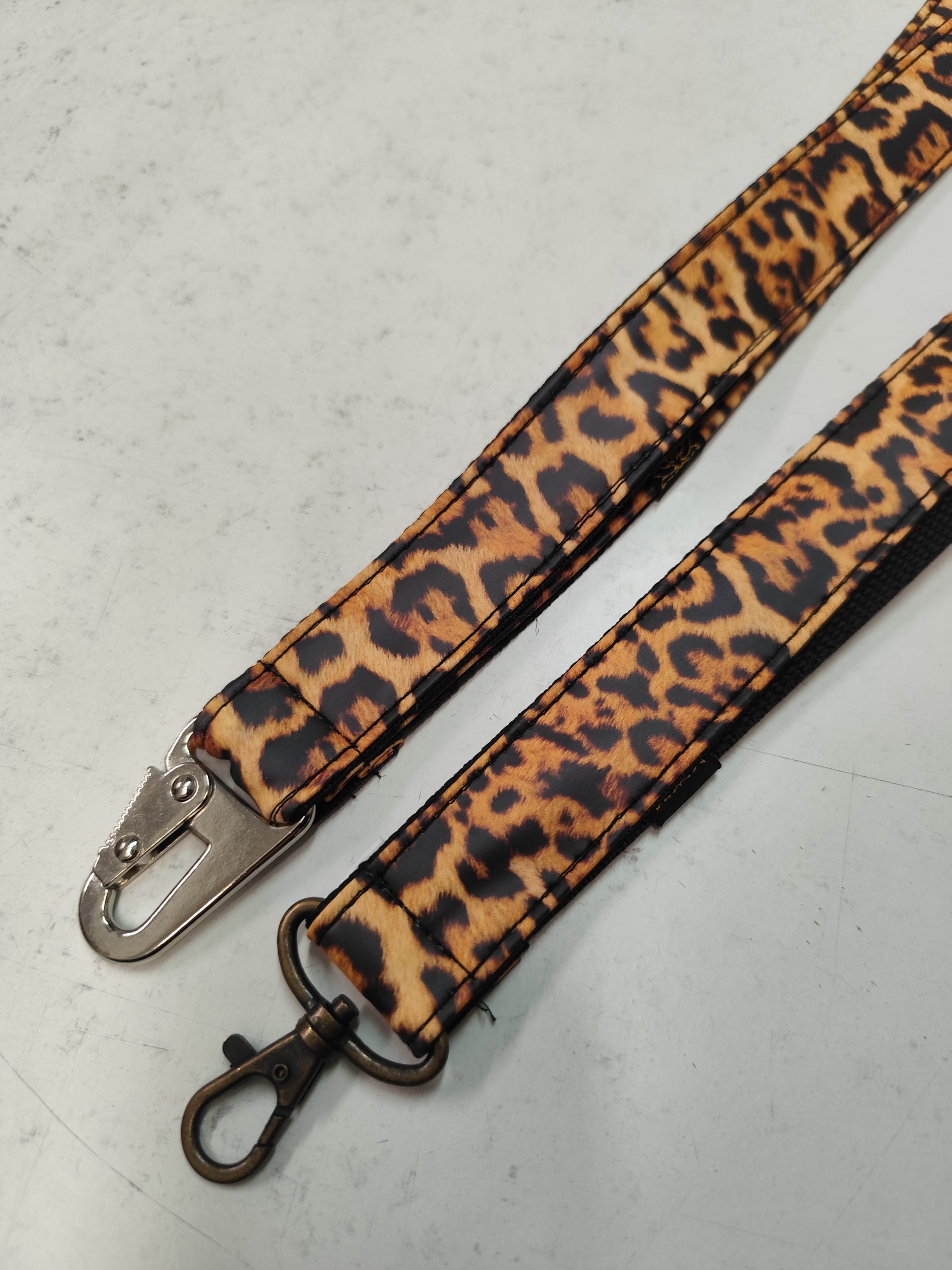 Cuelgallaves Leopardo Impermeable - Imagen 3